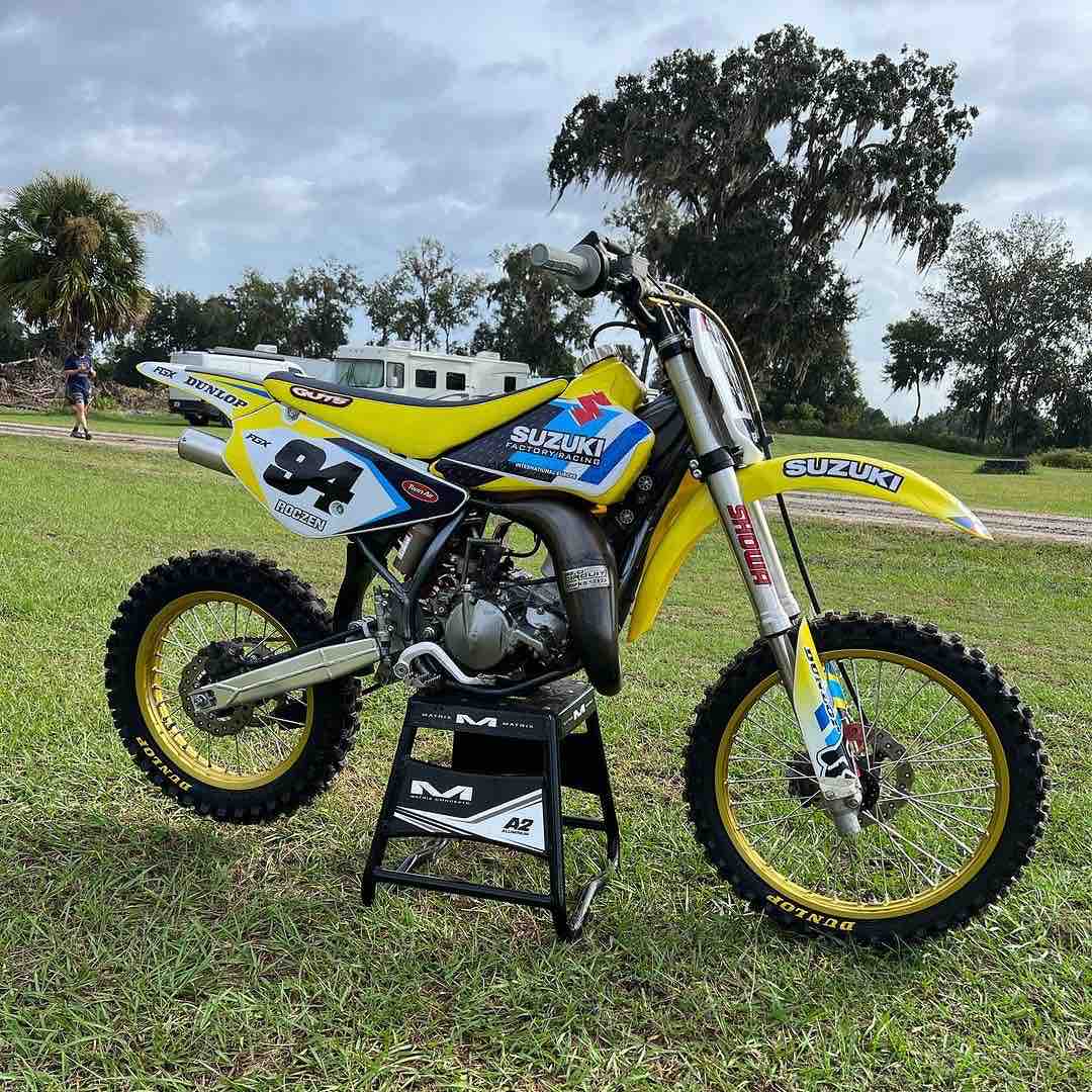 RideDunlop's tweet photo. Start off the week with a @kenroczen94 RM85 for a @redbull battle with @carsonbrown_910 😳
#RideDunlop #RaceDunlop #Supermini #RM85 #RedBull #KenRoczen https://t.co/TSwzREEVqL