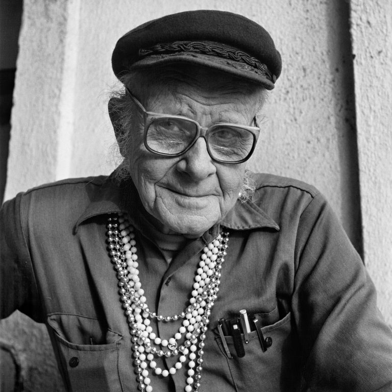 TheHistoryOfSo1's tweet photo. Harry Hay, who left the Communist Party after 15 years as a member in 1951 to build the Mattachine Society, the first major gay rights organization in the United States, and who later co-founded the Radical Faeries, died on Oct. 24, 2002. #OTD #RadicalFaeries #LGBTQ #Communist https://t.co/GMKWZUUu0d
