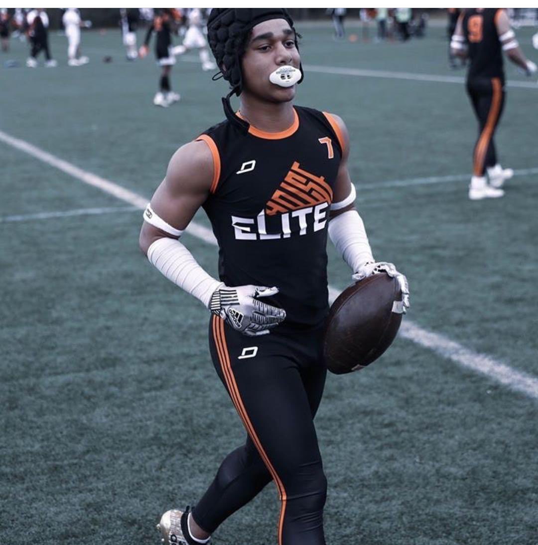 Talhawears's tweet photo. 7v7 football uniforms 
Players feels enthusiasm with SojhalIntl performance apparel 

DM for orders of quality wearable 
Customisation available 

Email: talhawears@gmail.com

Visit: https://t.co/VJETcEVB71 

———————————

#football #sports #Sports #sportwear #7v7 #7v7football #7v7szn #NFL  #nflfootball #hoodies #tacklefootball #jersey #pants #ball #performance #apparel #uniform #coaching #flexfootball #grindneverstops #sojhalintl #usa #texas #sublimation #embroidery #custommade