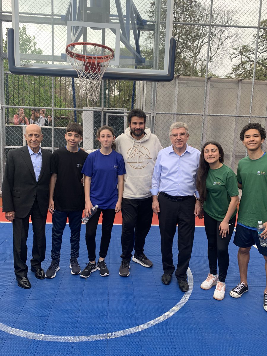 PabloLayerla's tweet photo. Una nueva instancia de integración y camaradería con los juveniles de todos los deportes. En festejo de los 100 años del COU junto al presidente del COI. 💪🥋🇺🇾 #TeamUru #karate @prensacou @UyDeporte @cukkarate https://t.co/yullc8Ndkq