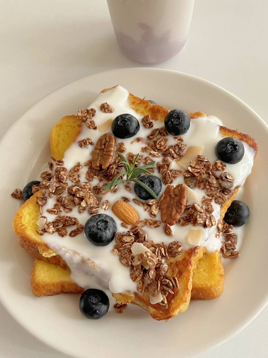 Josephine880725's tweet photo. Today's breakfast is oatmeal with blueberries. https://t.co/u8Mc7qcUlD