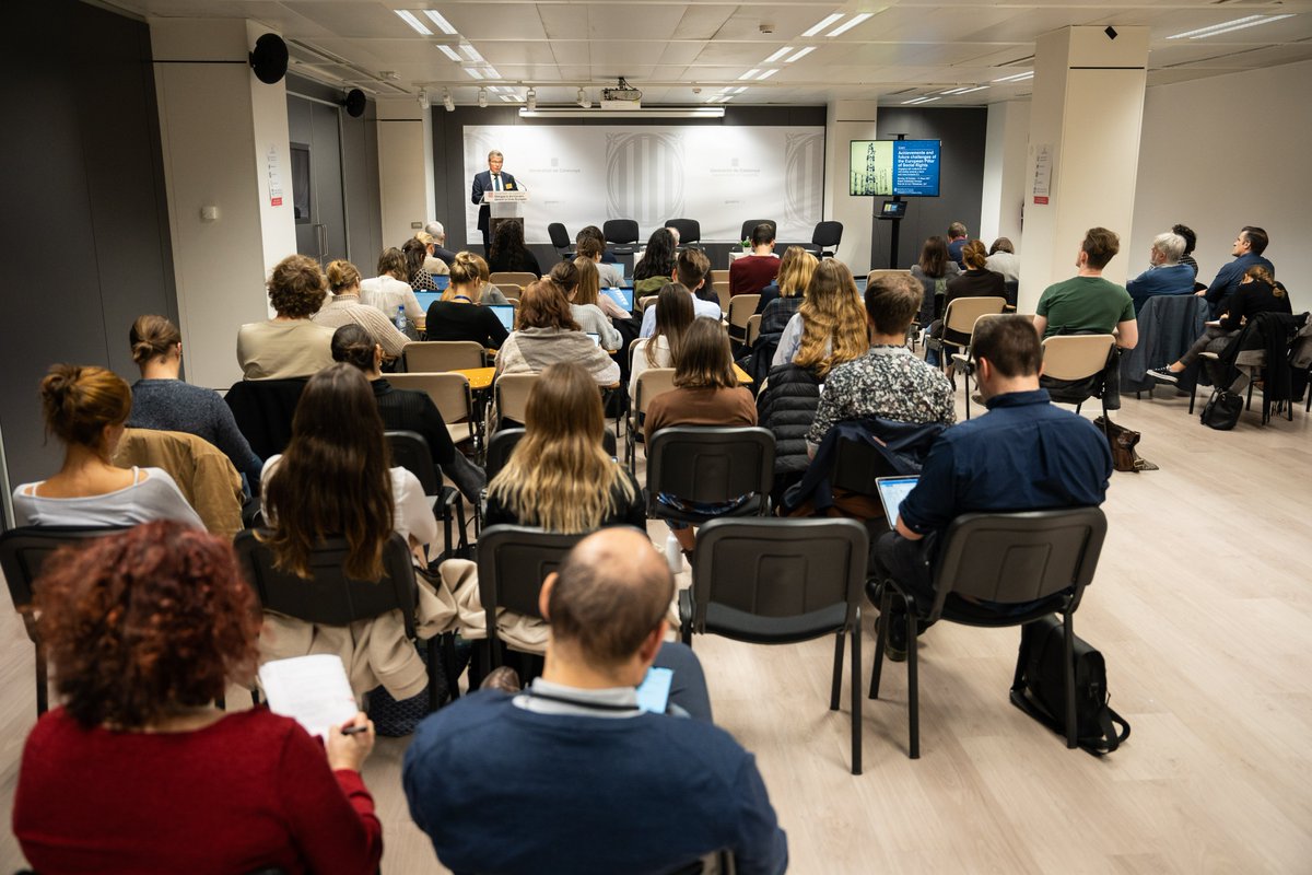 Catalonia_EU's tweet photo. 👉 Denis Genton, Director of the EU Pillar of Social Rights Strategy of the @EU_Commission, explained the challenges of the Pillar, as he AI impact on labour, the green transition, digital nomads, housing and essencial services. https://t.co/J8uEInfHYR