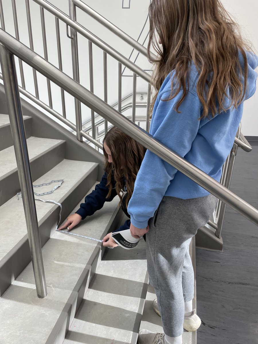 lsbhigh's tweet photo. Intro to design class practicing our measuring skills #lsbdesign #sayyestofcs #clawsout https://t.co/gtCQKixONa
