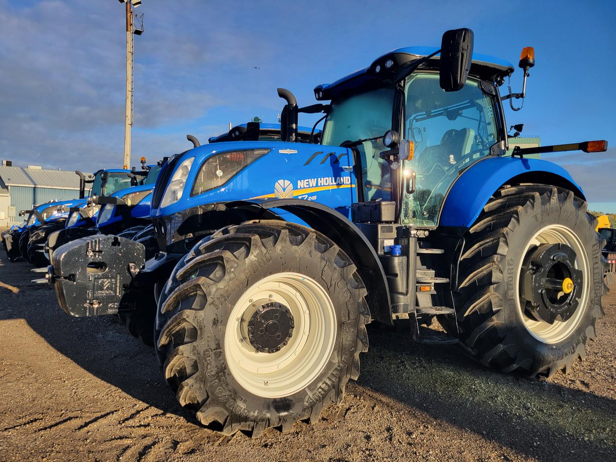 ESMFarmEquipmen's tweet photo. Save, save, save during NewHolland fall Bonanza. Chat with your local dealer about Bonanza program offerings on a wide variety of products. #bonanza #newholland #tractors #hayandforage #compacts #midrange https://t.co/uS03NSc6p8