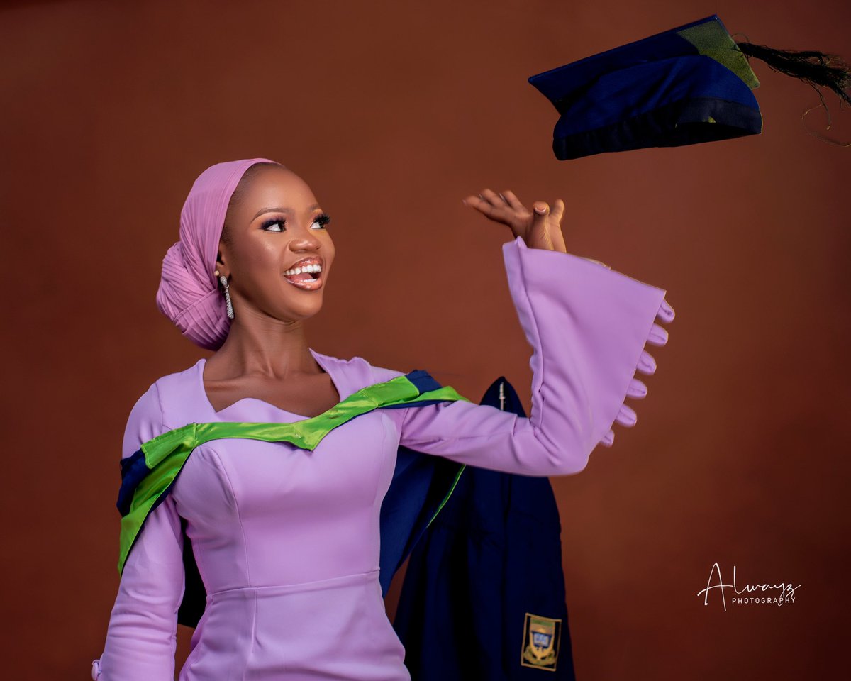 __keeheedah's tweet photo. Bsc(Hons). Chemistry. 
Alhamdulillah 🙏🏽❤️ https://t.co/1gX5dDzZ8A