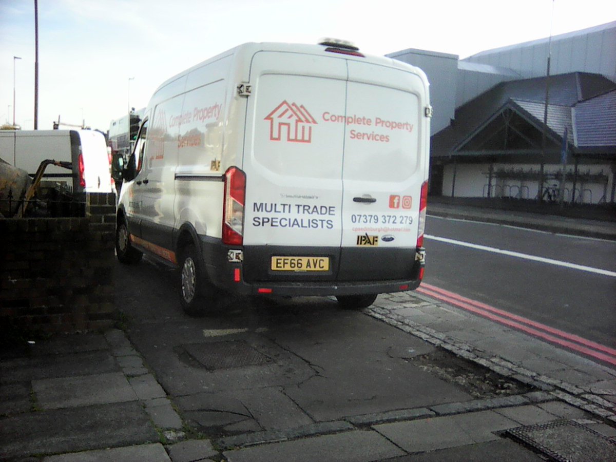 CitizenSnagging's tweet photo. Glasgow Road EH12 11:06 23-10-23 #EF66AVC #PavementParking #badparking #worstdrivers #PavementsForPeople @SWDMedia @gdcampaigns @yplac_ed @BlatantWatch @MerseyRoads @CorstorphineCC @LivingStreetsEd https://t.co/UJF0jzEgHg