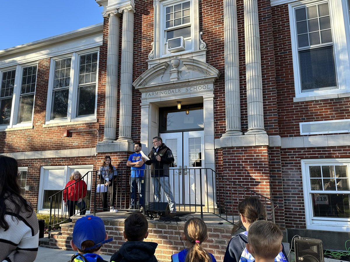 Farmingdale Public School kicks off Red Ribbon Week #Redribbonweek <a href="/FSDVikings/">Farmingdale School</a>