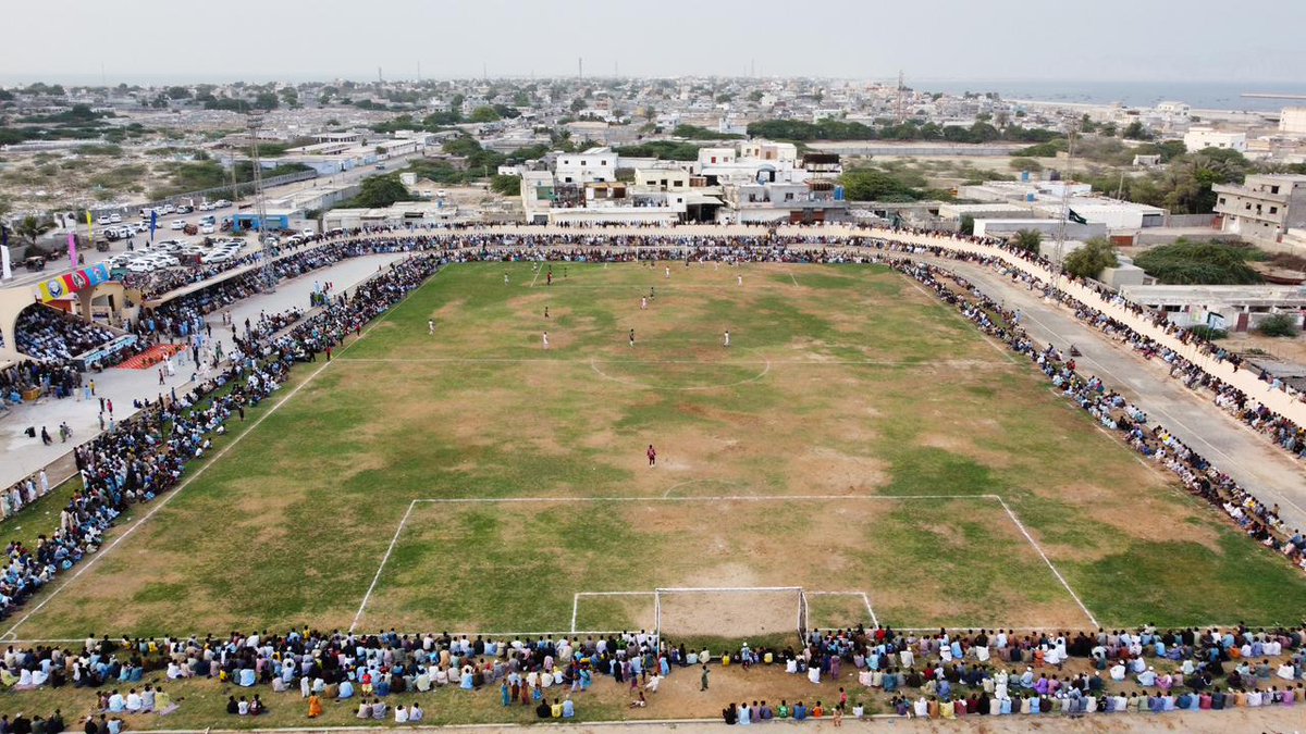 گْوادر میں میراکبرکلمتی میموریل فٹ بال ٹورنامنٹ شاندار کامیابی کے ساتھ اختتام ہوا۔ اس ایونٹ کی انعقاد سے نہ صرف ضلع گوادر بلکہ پورے علاقے میں کھیلوں کی پزیرائی ہوگی اور تمام تر سماجی برائیوں کا شکست ہوگا۔ میں ان سب کا شکریہ ادا کرتا ہوں جنہوں نے بھرپور تعاون کیا۔