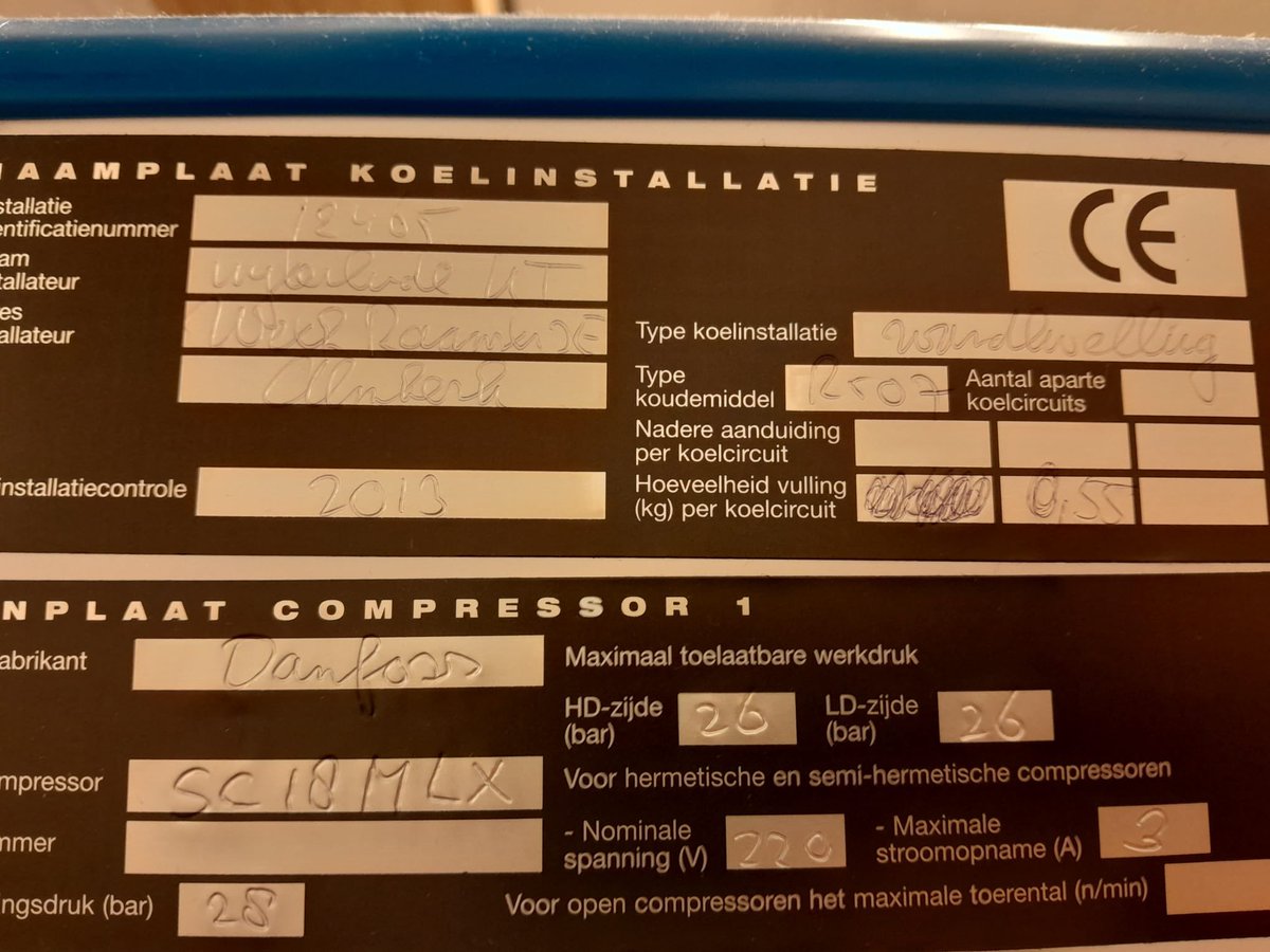 HbergUitdaging's tweet photo. IS NOG BESCHIKBAAR, REAGEER SNEL!

Welke vereniging/stichting kunnen we blij maken met deze koelkast, aangeboden door #VechtdalCollege #Dedemsvaart. 
Koelkast, moet weg wegens verbouwing van de keuken.
De koelkast is 199 cm h, 97 cm b en 58 cm d.

Belangstelling? @hennyzomer https://t.co/eFZQKXuArS