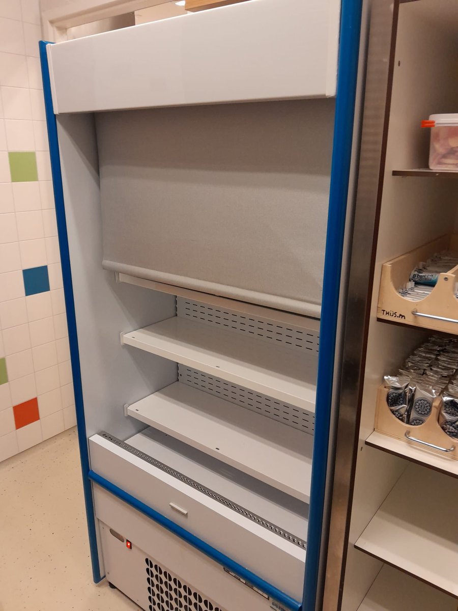 HbergUitdaging's tweet photo. IS NOG BESCHIKBAAR, REAGEER SNEL!

Welke vereniging/stichting kunnen we blij maken met deze koelkast, aangeboden door #VechtdalCollege #Dedemsvaart. 
Koelkast, moet weg wegens verbouwing van de keuken.
De koelkast is 199 cm h, 97 cm b en 58 cm d.

Belangstelling? @hennyzomer https://t.co/eFZQKXuArS