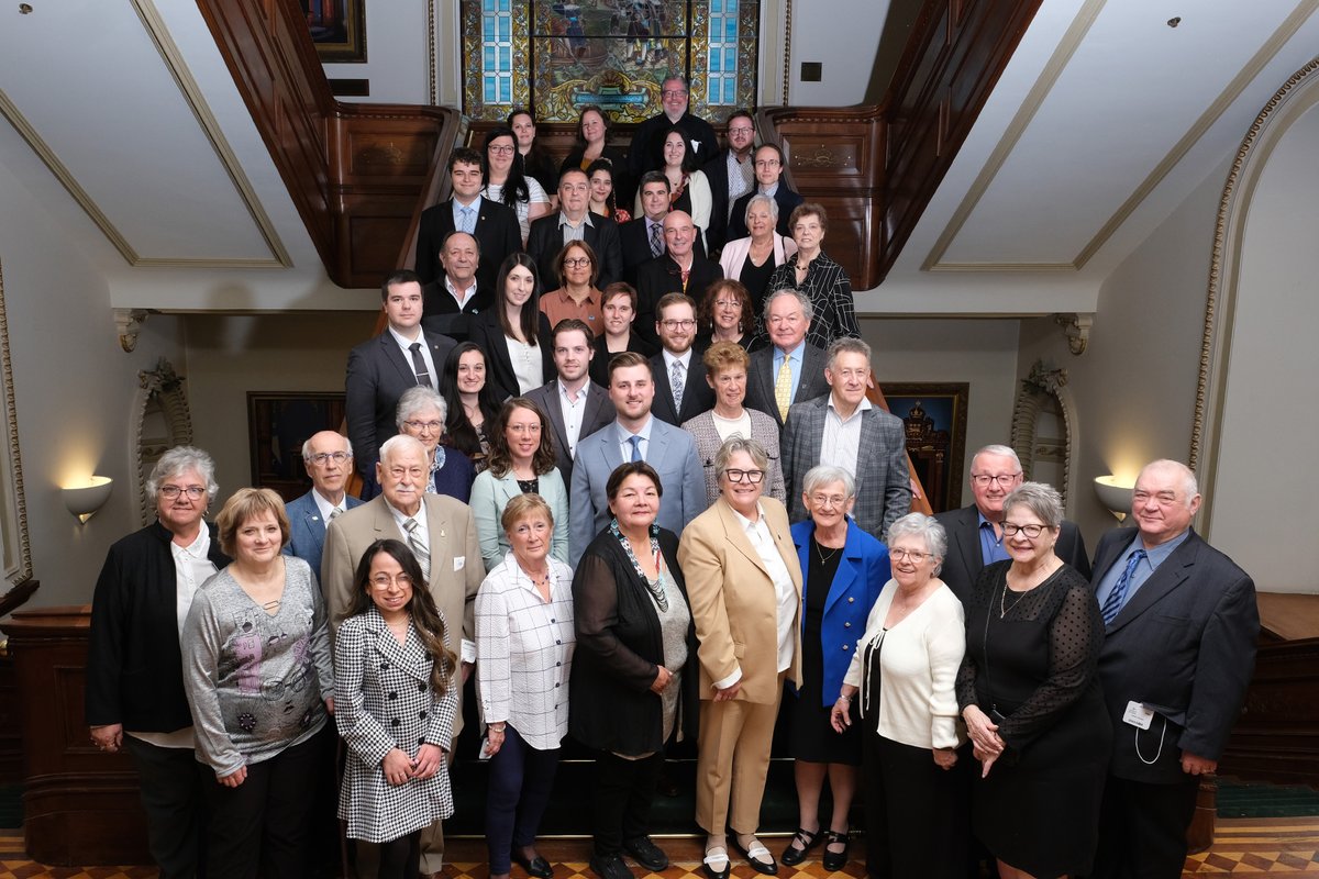 rouleauchantal's tweet photo. Chaque année, les Prix hommage bénévolat-Québec rendent hommage aux bénévoles et aux organismes du Québec entier. 💐🏆

Nous vous invitons à nous proposer, d'ici le 5 décembre, des candidates et des candidats : https://t.co/mU6fPLBlBA https://t.co/Qluxxi4dBk