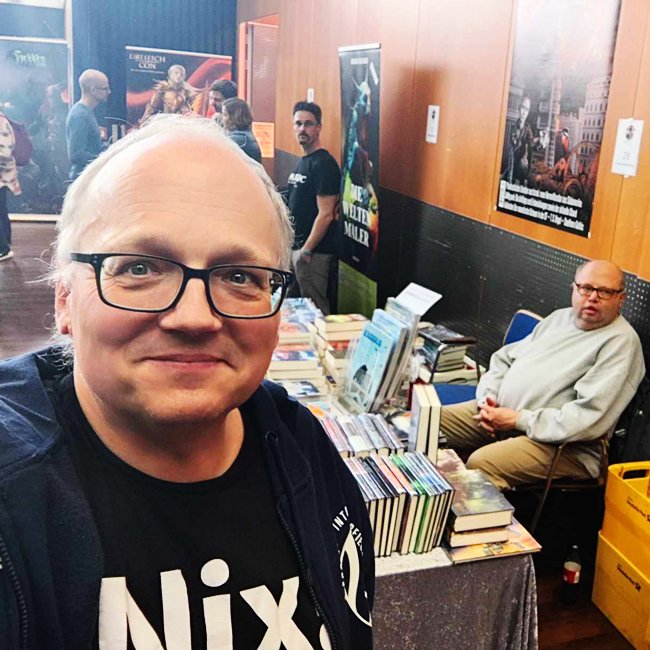 AtlantisVerlag's tweet photo. Was war denn das bitte für ein toller BuCon :D!?! Hier ein paar Eindrücke von Dirk van den Boom.
#bucon #buchmessecon #convention #buchmesse #messe #fair #buch #lesen #bücherwurm #buchliebe #leseliebe #bücherliebe #buchnerd #lesenistliebe #buchblogger #buchbloggerin #phantastik https://t.co/mkfkU4Lhar