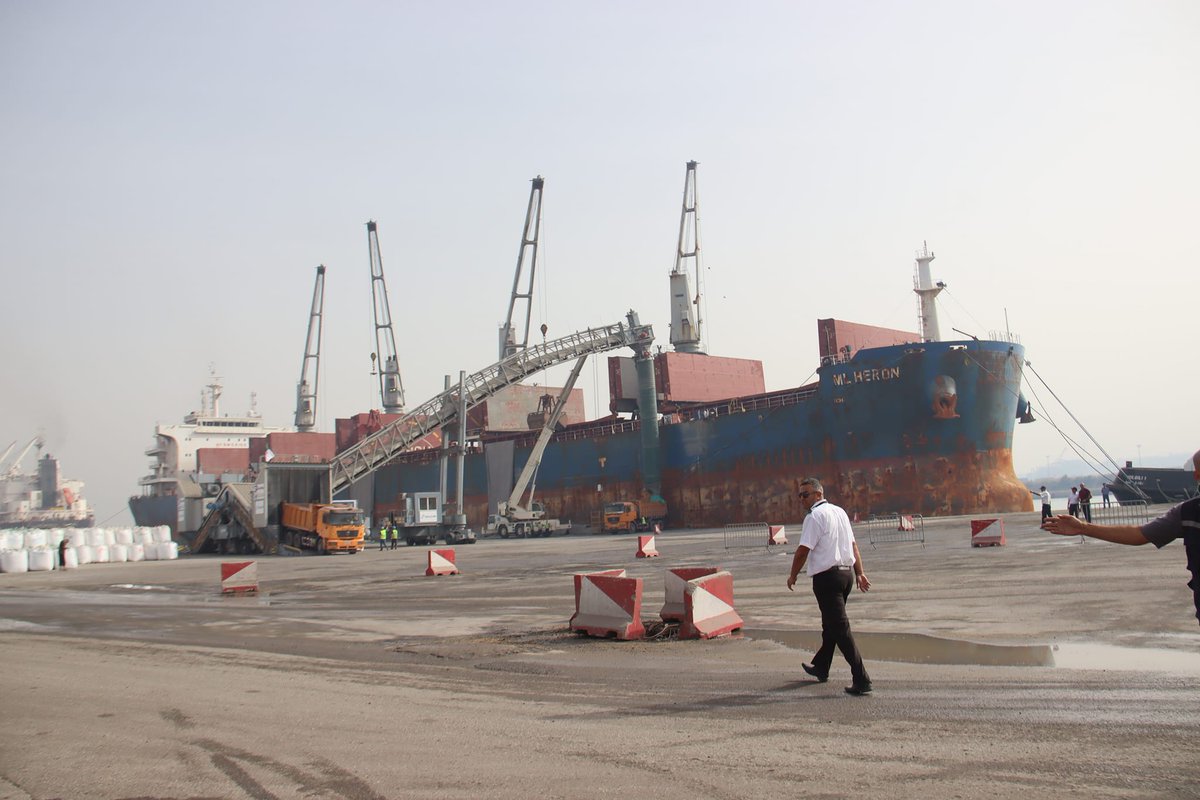 AlgAujourdhui's tweet photo. En #Photos 
Le port de #Djendjen se dote de nouveaux équipements 
Pour lire notre article > https://t.co/oCijwuAB3g https://t.co/xDxgrb1cQh