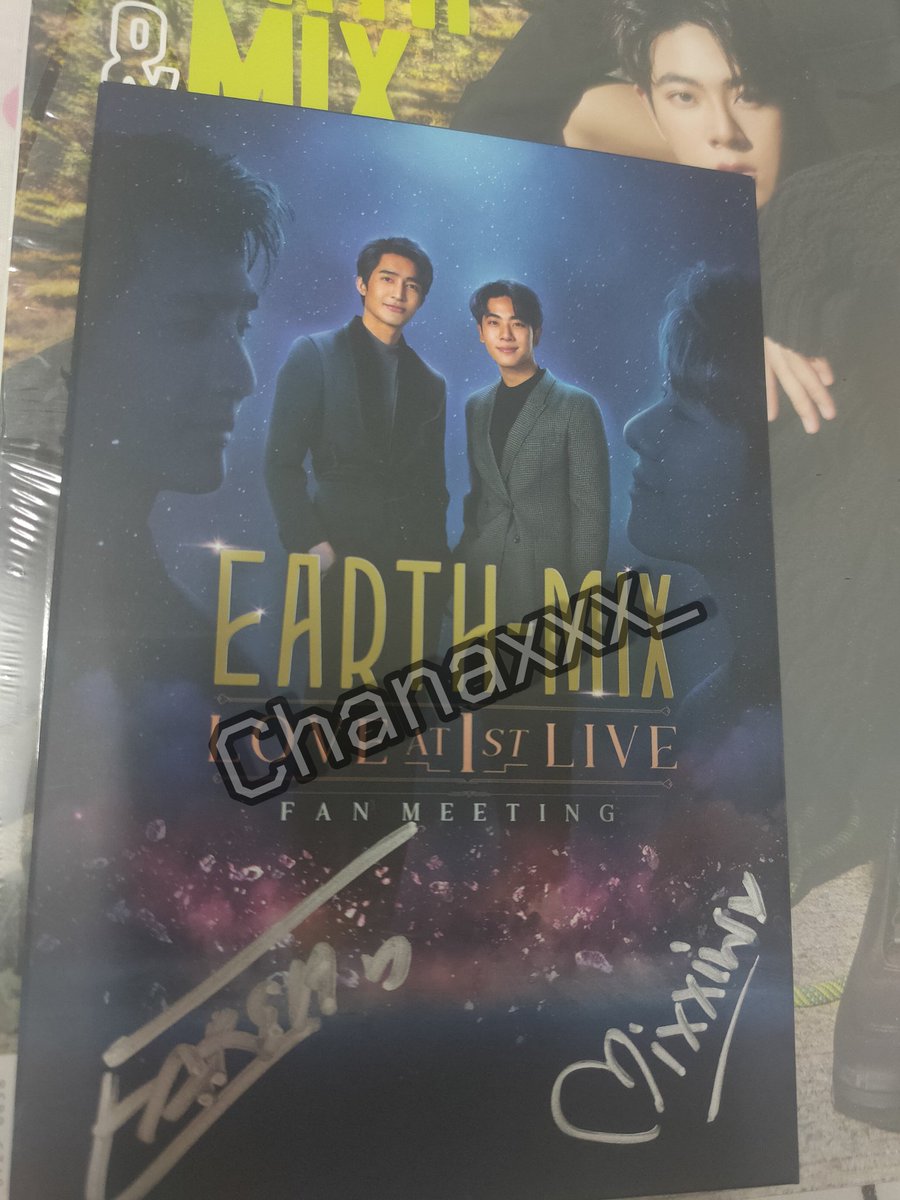 Chanaxxx_'s tweet photo. ขออนุญาตปล่อย โฟโต้เซ็ตเอิร์ทมิกซ์พร้อมลายเซ็นจริง+นิตยสารแพรวค่ะ เนื่องจากเรามีความจำเป็นต้องใช้เงินด่วน หาคนดูแลน้องต่อค่ะ สนใจทักเดมได้เลยนะคะ 🙏😢 #ตลาดนัดเอิร์ทมิกซ์ https://t.co/sXMOMEJKkR