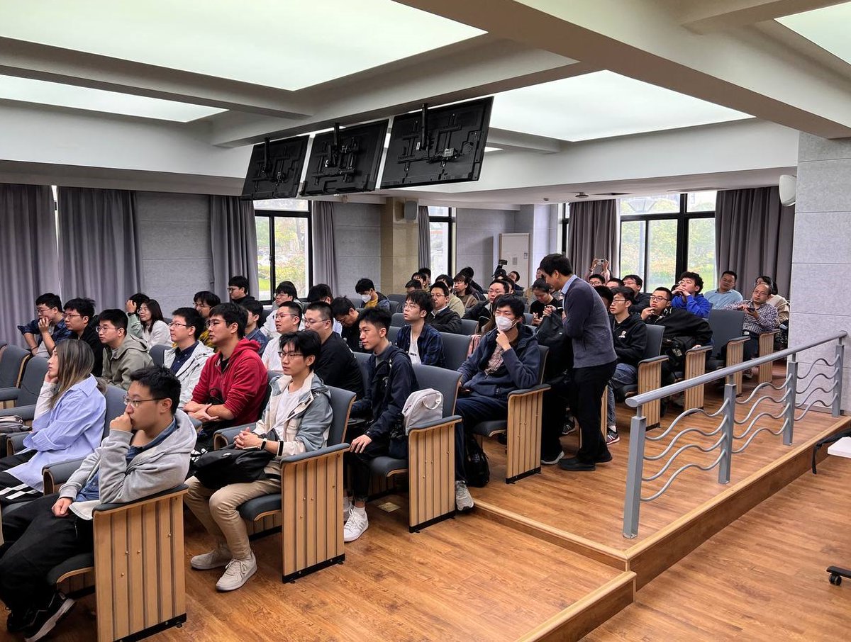 C3Dlabs's tweet image. A lecture on #geometricmodeling by Nikolay Golovanov, Chief Architect at #C3DLabs, took place at East China Normal University (#ECNU), Shanghai, on October 20. It gathered 100 students and teachers from Chinese universities.
We thank #Bochu, the company that organized the event.