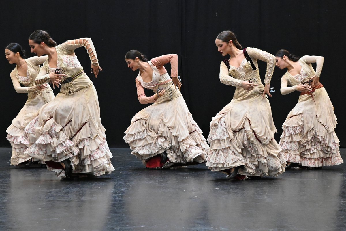 balletnacional's tweet photo. Mañana estrenamos “Danza española: folclore, flamenco y sentimiento”, un proyecto didáctico en colaboración con la @fundacionmarch diseñado por Rubén Olmo con el que acercaremos las cuatro disciplinas de la #danzaespañola tanto a centros educativos como al público general. https://t.co/pdX1weEMkc