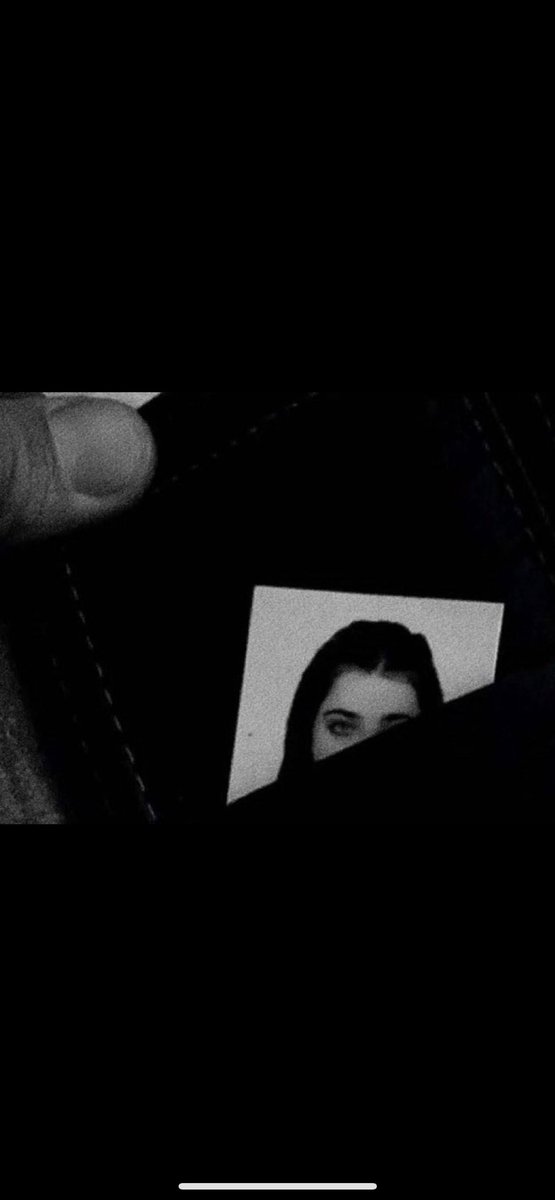 الوقت لو ياخذ وصالك وقربك لي
صورتك يبطي عظم ماهو بـ ماخذها