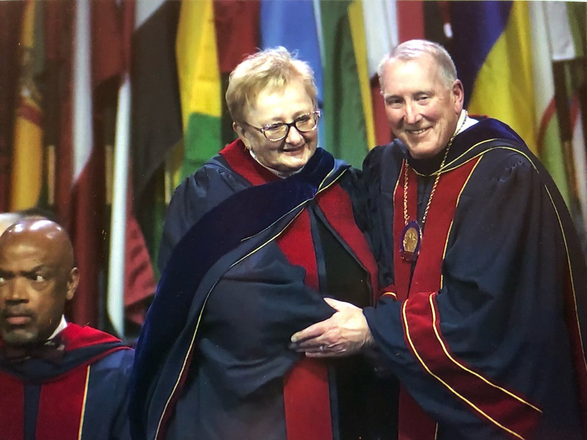 I am so thrilled for my mentor and friend, @dakuhls who was made the second VP of @AmCollSurgeons yesterday. She truly embodies a love of this organization and will be an incredible ambassador! @acsTrauma @WomenSurgeons #ACSCC23