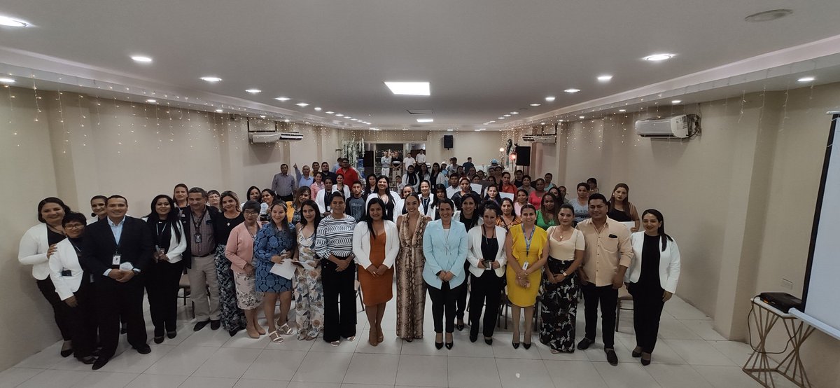 Patricioav70's tweet photo. #MIESChone | Junto a la Coordinadora Zonal 4 y Directora Nacional, celebramos la finalización del servicio Acompañamiento Familiar periodo 2021 - 2023, que brindó apoyo integral a 1632 familias en situación de vulnerabilidad. Gracias a todos los que hicieron posible este logro👏 https://t.co/WqaAeyafXT
