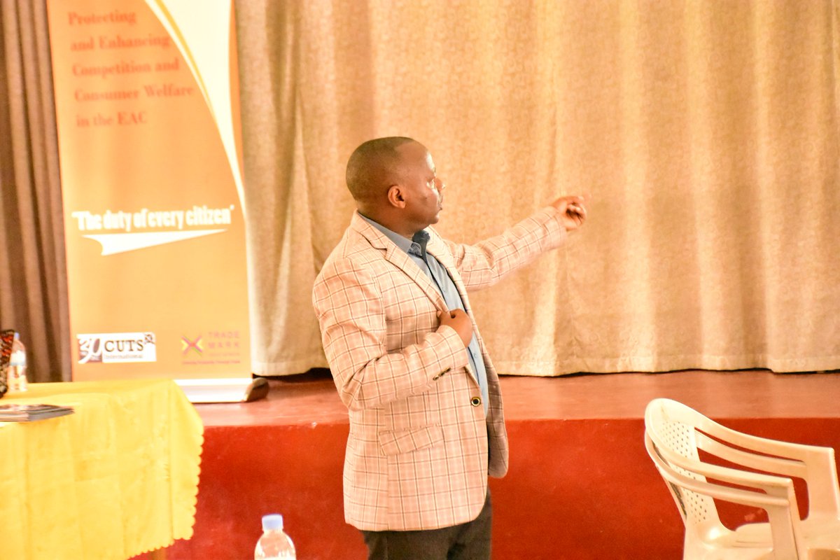 AdecorRwanda's tweet image. The purpose of the meeting is to conduct the capacity building training on the District Plan to eliminate malnutrition #DPEM committees' members to enhance their capacity to educate the community in food &amp;amp; nutrition good practices &amp;amp; good practices and food safety @RubavuDistrict