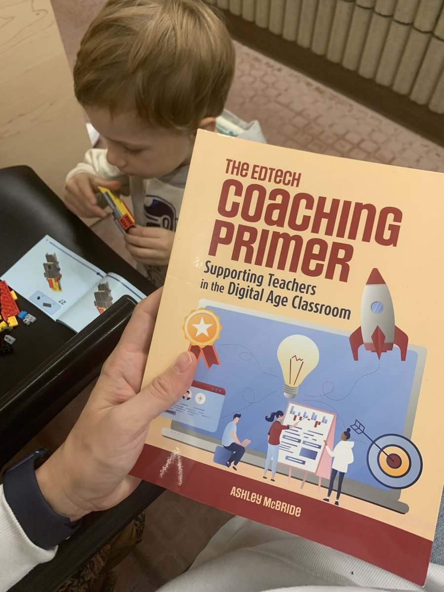 JessyRoody's tweet image. Début de lecture ce matin pendant que mon petit loup fait ses traitements de désensibilisation aux noix ❤️🌰 🧱#ISTE #cssps