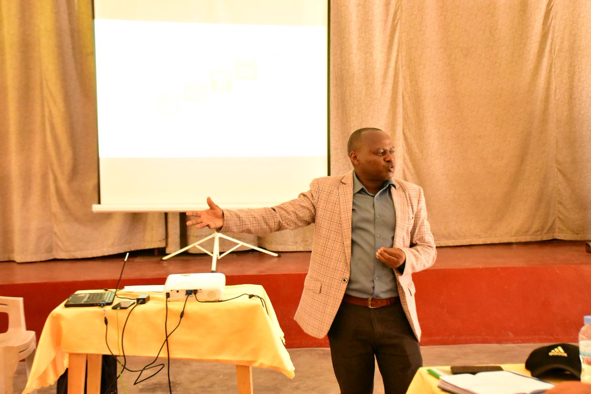 AdecorRwanda's tweet image. The purpose of the meeting is to conduct the capacity building training on the District Plan to eliminate malnutrition #DPEM committees' members to enhance their capacity to educate the community in food &amp;amp; nutrition good practices &amp;amp; good practices and food safety @RubavuDistrict