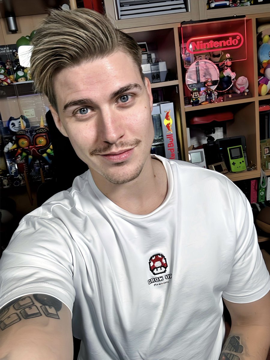RealLuigikid's tweet photo. My shirt told me to grow up, so I did 🙌
Level 28 now 🎊🍻 https://t.co/dixFPLCm2b