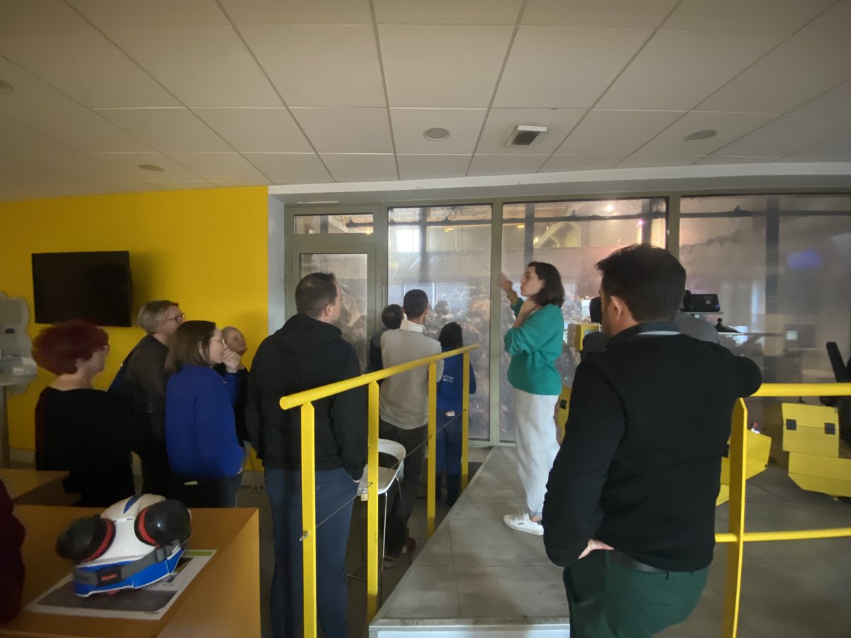 valtomclermont's tweet photo. [CLUBS DE SPORT 0 DECHET] Réunion de lancement édition 2023-2024:  nous avons accueilli les 13 clubs de sports sélectionnés du territoire et nos partenaires @FootEcologieFr, @landestini et CPIE 63 pour une visite du pôle Vernéa, suivie d'une fresque écologique du football. https://t.co/7fiFgbCdAt