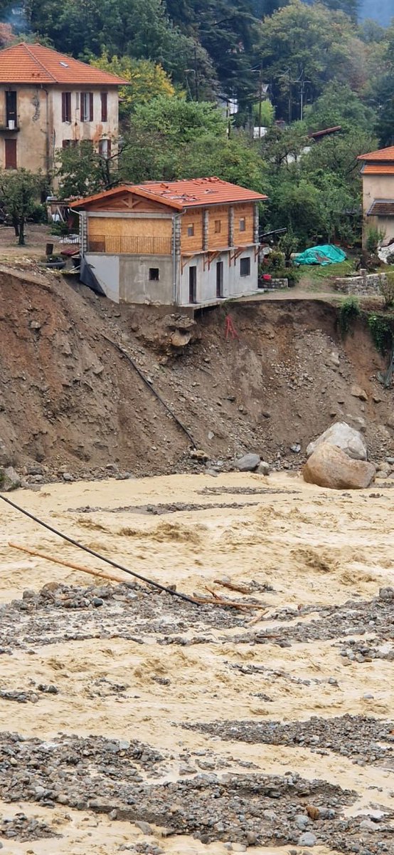 ReportWatchman's tweet image. Consequences of a #mudflow in Saint-Martin-Vésubie, #France.

#extremeweather #climate #nature #floods #rain #destruction #damage #disaster