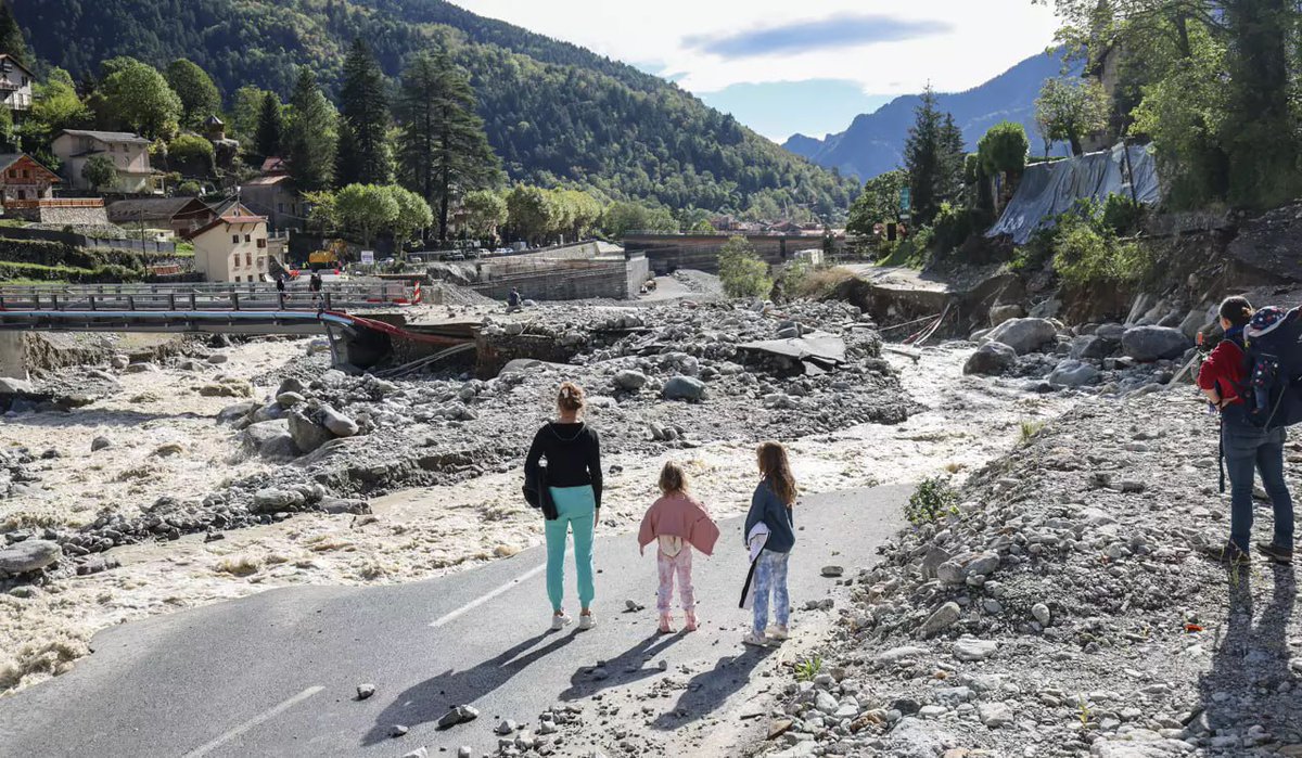 ReportWatchman's tweet image. Consequences of a #mudflow in Saint-Martin-Vésubie, #France.

#extremeweather #climate #nature #floods #rain #destruction #damage #disaster
