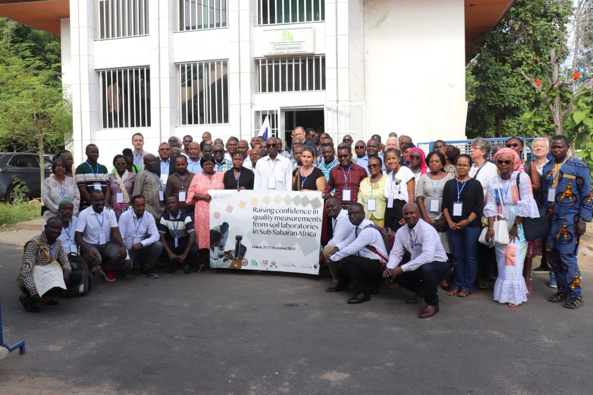 ird_fr's tweet photo. @ISRA_Senegal @FAO @FranceoSenegal @francediplo @sup_recherche #AFRILAB | 👉 Cérémonie d'ouverture : une centaine de scientifiques de plus de 40 pays réunis pour la présentation du projet #SOILFER
🎯 Cartographier les #sols pour soutenir des systèmes agroalimentaires résilients en Amérique centrale et en #Afrique subsaharienne
#ODD #SDGs https://t.co/2gwCNnD52M