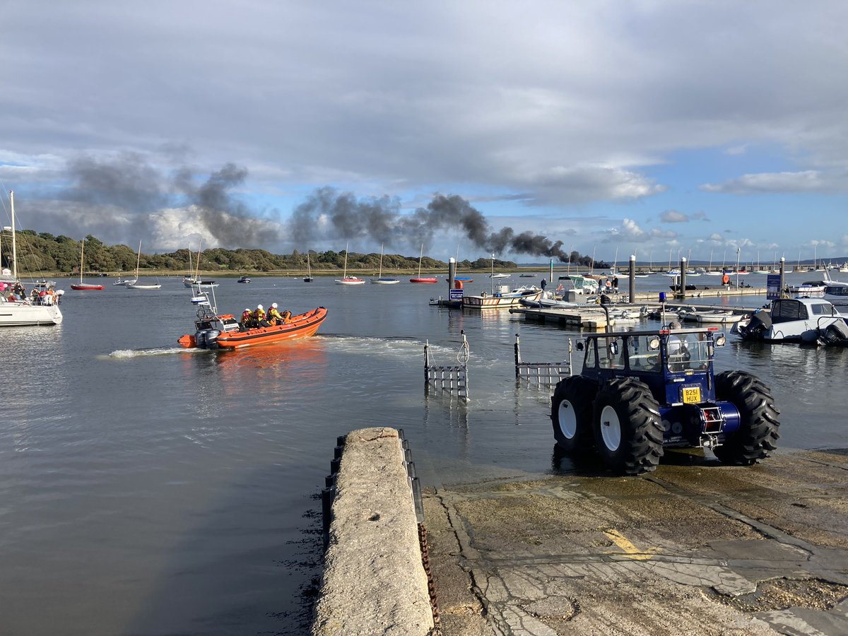 Lymington RNLI Lifeboat tweet media