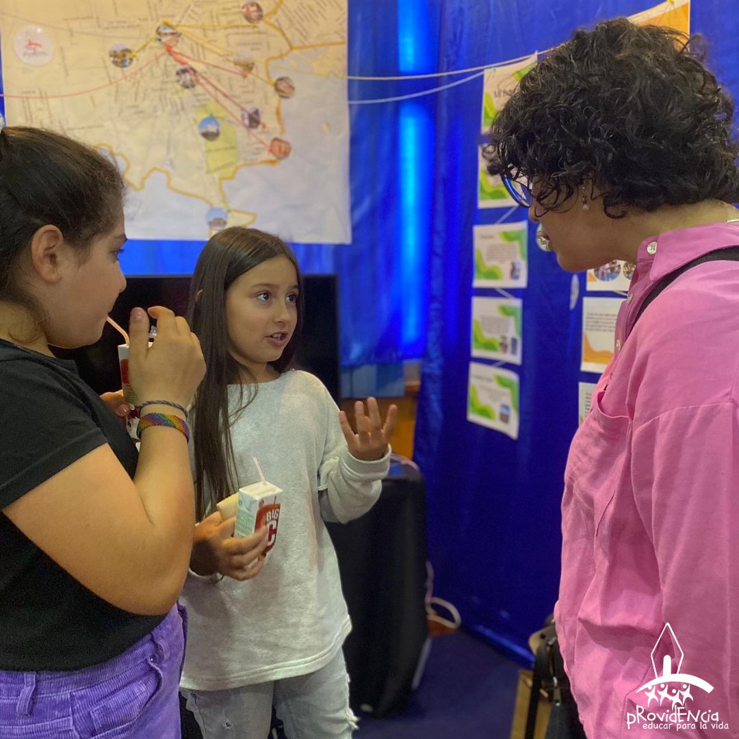 CEdProvidencia's tweet photo. 👉Participamos de la XI edición de la Feria de Buenas Prácticas en Educación organizada por el Colegio Santa Elena en colaboración con la @UNESCO por el trabajo realizado en conjunto con nuestro Club de Niños y CAIF, sobre "Metodologías activas y abordaje comunitario".
(sigue👇) https://t.co/1riUI6PDdC