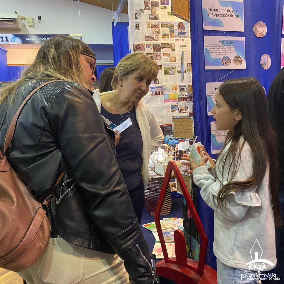 CEdProvidencia's tweet photo. 👉Participamos de la XI edición de la Feria de Buenas Prácticas en Educación organizada por el Colegio Santa Elena en colaboración con la @UNESCO por el trabajo realizado en conjunto con nuestro Club de Niños y CAIF, sobre "Metodologías activas y abordaje comunitario".
(sigue👇) https://t.co/1riUI6PDdC