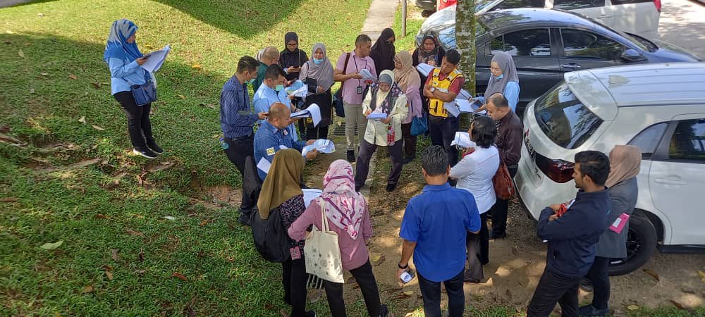 Lawatan penilaian tapak bagi Cadangan Projek Bangunan Kawalan Penyakit Berjangkit di Hospital Sg  Buloh. Lawatan ini turut dihadiri oleh wakil HODT6, KKM, Hospital Sg.buloh dan semua disiplin JKR Negeri Selangor.

<a href="/JKRSelangor/">JKR Selangor</a> <a href="/KKMPutrajaya/">KKMalaysia🇲🇾🩺❤️</a>