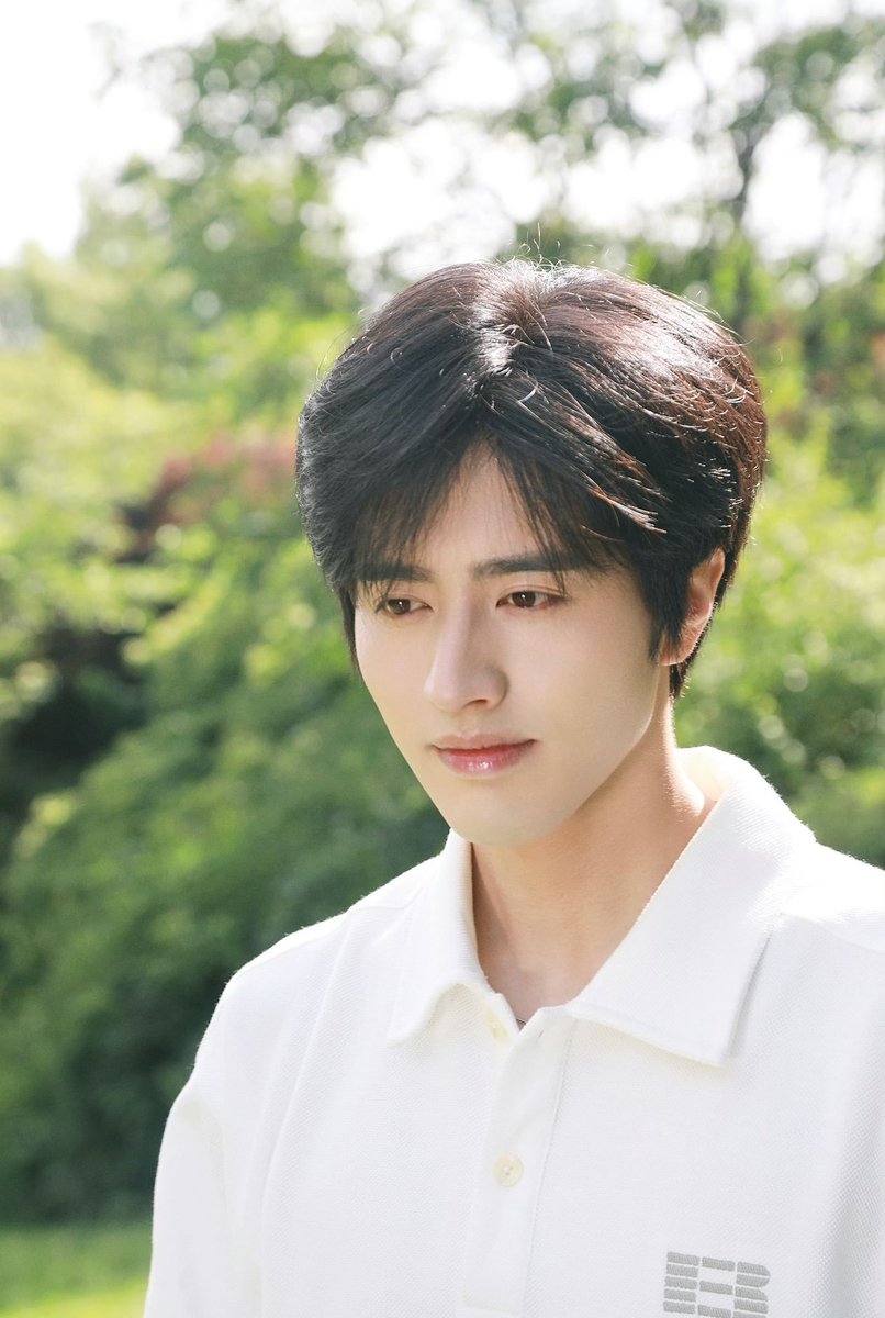 CdramaL's tweet photo. 「📸 | Hoje é aniversário de #LuoZheng e seu estúdio compartilhou novas fotos enquanto o ator comemora seu aniversário. 
O querido teve 4 dramas no ar em 2023, #GourmetInTangDynasty2, #YouFromTheFuture, #SkipABeat e #PerfectMismatch https://t.co/uA9LkvejuG