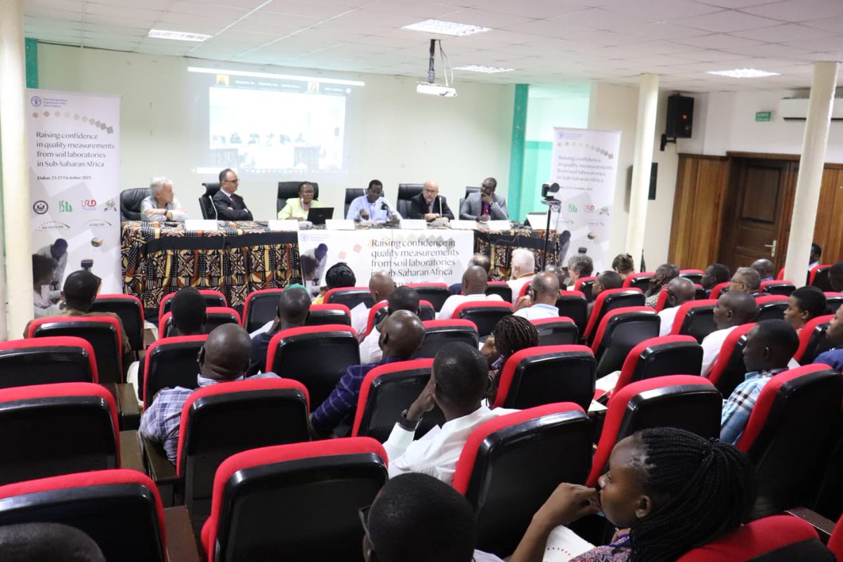 ird_fr's tweet photo. @ISRA_Senegal @FAO @FranceoSenegal @francediplo @sup_recherche #AFRILAB | 👉 Cérémonie d'ouverture : une centaine de scientifiques de plus de 40 pays réunis pour la présentation du projet #SOILFER
🎯 Cartographier les #sols pour soutenir des systèmes agroalimentaires résilients en Amérique centrale et en #Afrique subsaharienne
#ODD #SDGs https://t.co/2gwCNnD52M
