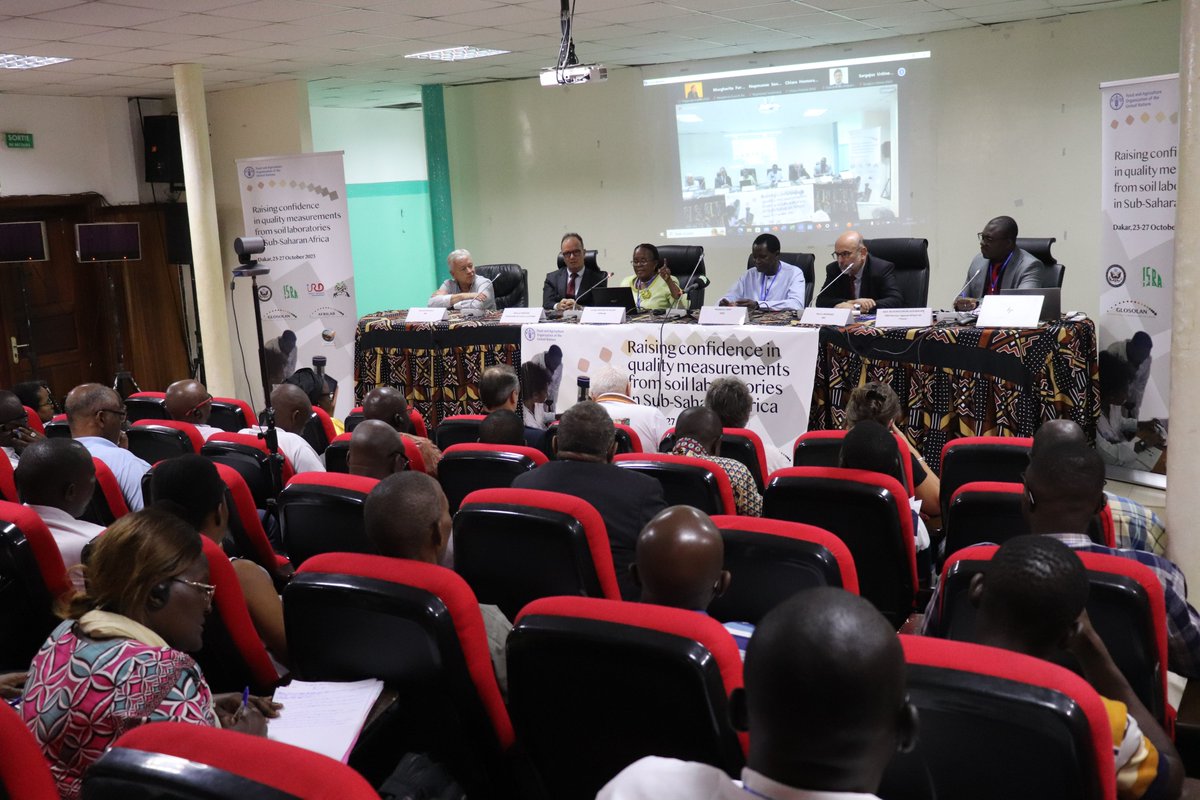 ird_fr's tweet photo. @ISRA_Senegal @FAO @FranceoSenegal @francediplo @sup_recherche #AFRILAB | 👉 Cérémonie d'ouverture : une centaine de scientifiques de plus de 40 pays réunis pour la présentation du projet #SOILFER
🎯 Cartographier les #sols pour soutenir des systèmes agroalimentaires résilients en Amérique centrale et en #Afrique subsaharienne
#ODD #SDGs https://t.co/2gwCNnD52M