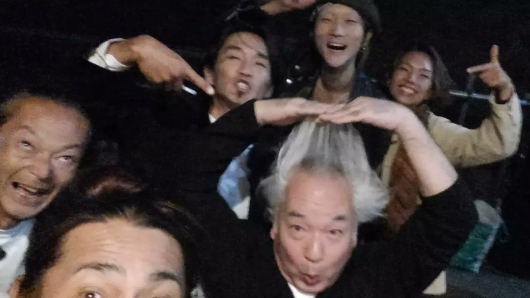 UNKkussa's tweet photo. 土曜日、六角橋ヤミ市
来れなかった人、動画貼っておくので観てちょだい。
石原さん、ものすげーありがとうございました！！！！！！！
すげー人だった！！
次の11/11日ノ出町シャノアールで会いましょう！今年のラストライブ。
#Razooli
#razooli
#だっふんだ
#ダイジョブだぁ https://t.co/52qsT6BJt8