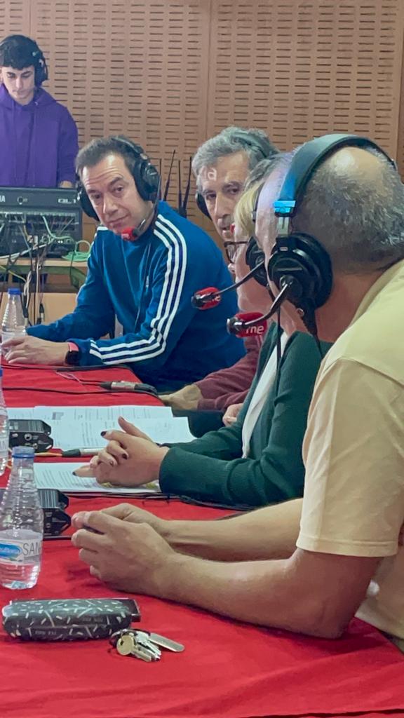 Fomentar el pensamiento crítico, el liderazgo y saber trabajar en equipo son tres puntos claves para los trabajos del futuro. Así lo dicen <a href="/crebate/">Carlos</a> <a href="/Nebrija/">Universidad Nebrija</a> #EvaNovoa <a href="/Soermar1/">Soermar</a> #JoseMiguelMora <a href="/IMSECNM/">Instituto de Microelectrónica de Sevilla</a>  #DaviddeFrutos <a href="/colegiovedruna/">Vedruna Carabanchel</a> <a href="/ree_rne/">Radio Exterior de España</a> 
Escucha:   
rtve.es/play/audios/a-…