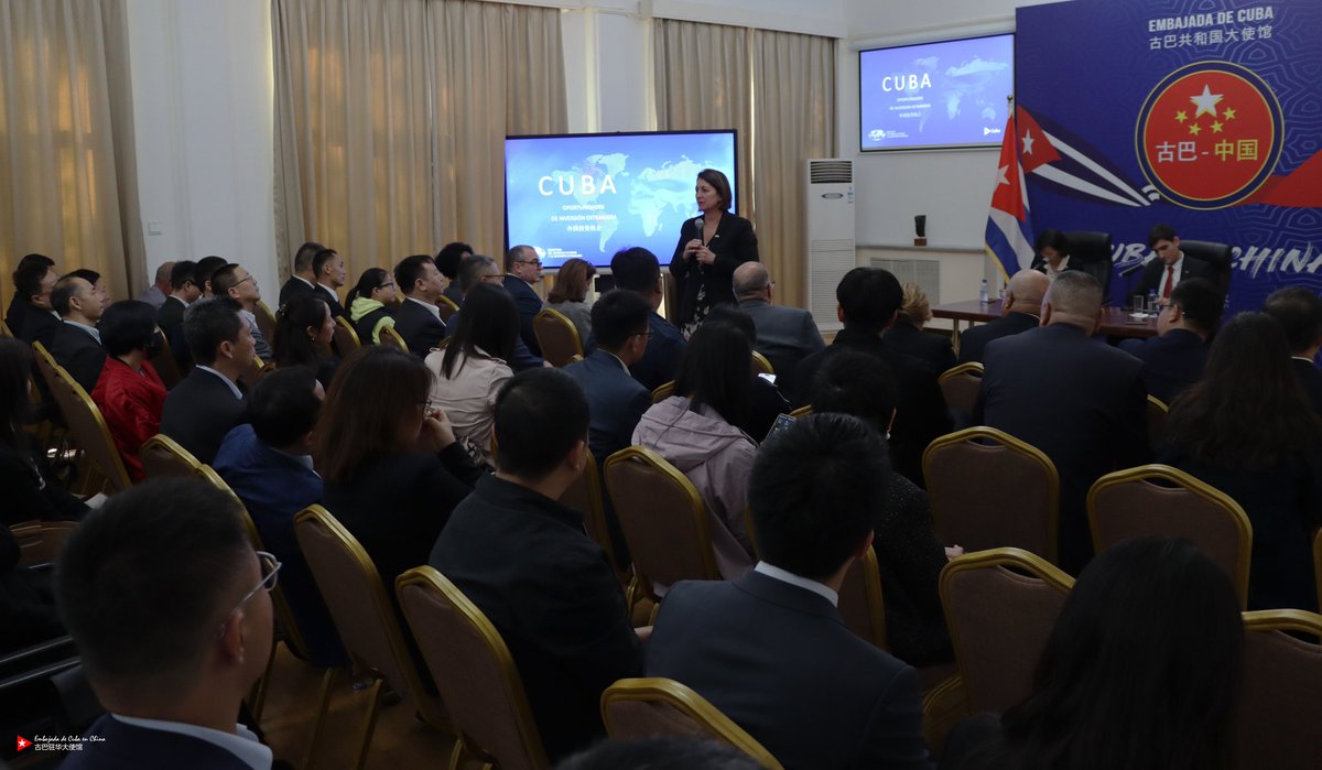 EmbacubaChina's tweet photo. 🇨🇺🇨🇳 Within framework of 30th Session of Intergovernmental Commission for Econ. &amp; Trade Relations btw #Cuba &amp; #China, our Embassy held a seminar to promote new opportunities &amp; incentives for investments.

Nearly 100 entrepreneurs from different sectors were present.

#CubaChina63 https://t.co/lvCPAS8SC0