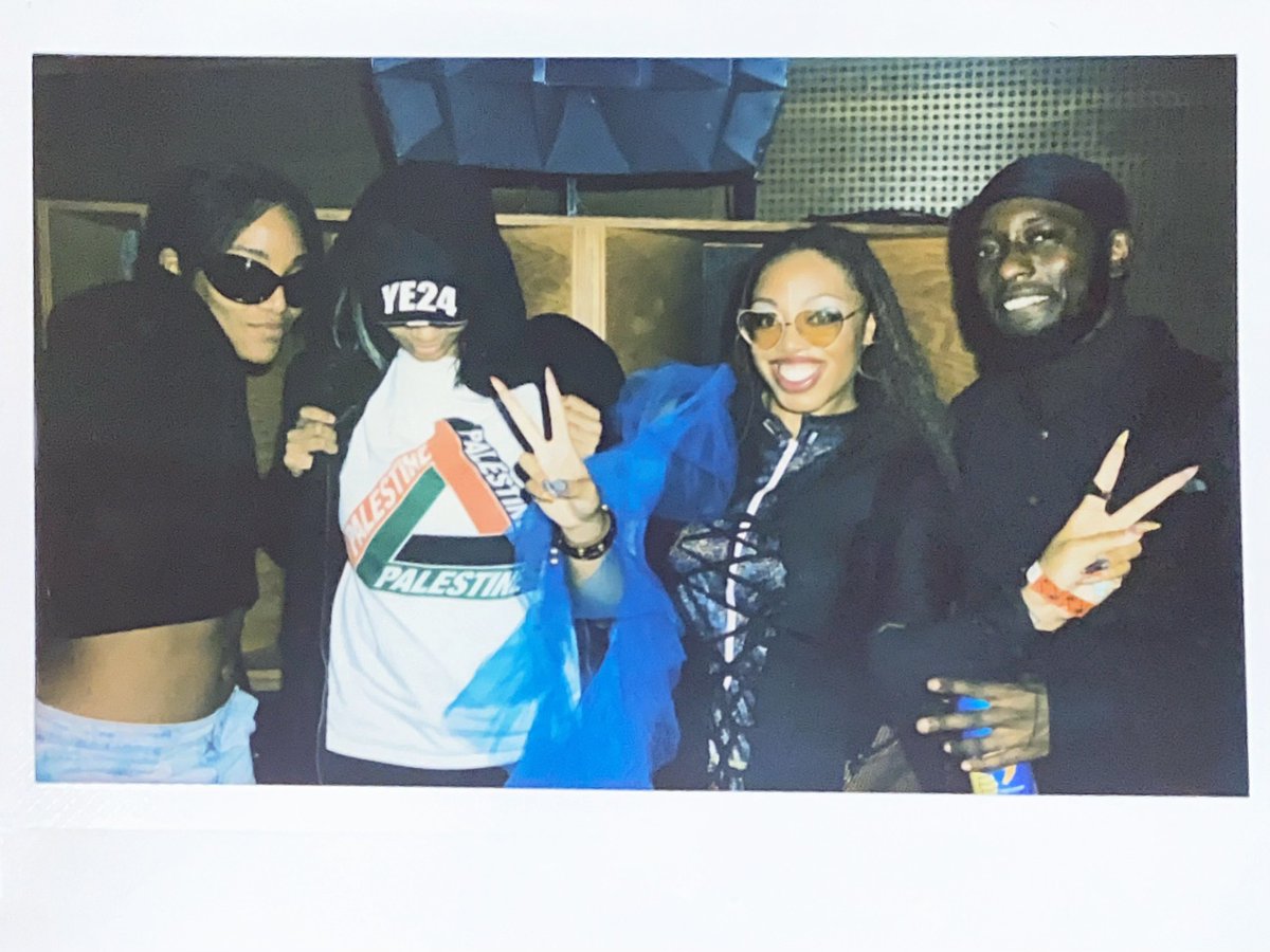 suziAnalog's tweet image. BIG FAX! Brooklyn was pure magic this weekend 🔊🔥✨

S/o @stillmovingco @rockysnyda @SCRAAATCH202 @sayesystem  + the 1 &amp;amp; only @lizadye for the heat 🏁