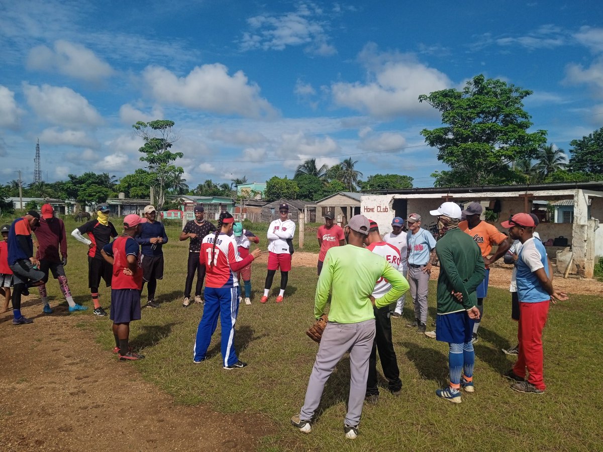 RadioSantaCruz_'s tweet photo. 🧢⚾️Para incrementar la preparación con vistas al evento provincial de la disciplina, el equipo de primera categoría de Béisbol en #SantaCruzdelSur continúa los entrenamientos
Maritza Toledo Soca, directora de la novena, señaló que los fogueos avanzan bien
https://t.co/5jK0weOMMz https://t.co/HnCVudPoJk