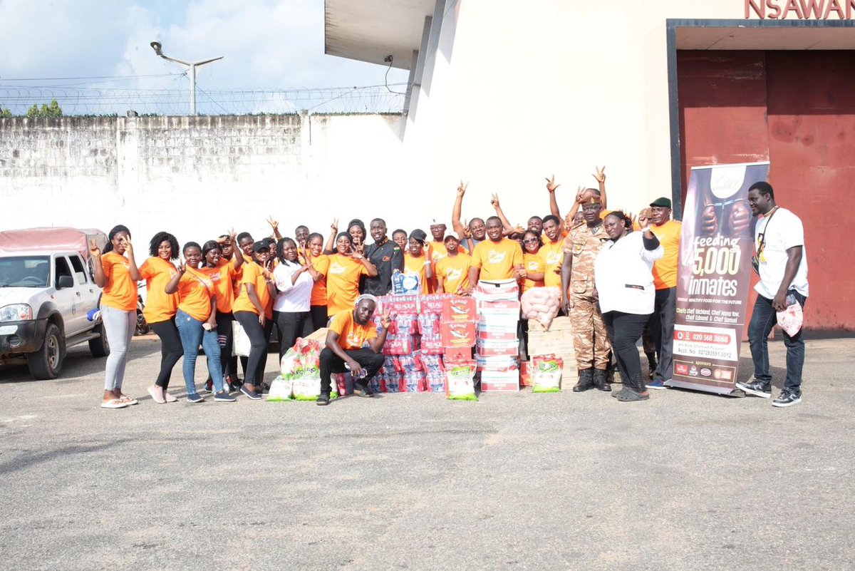 thesgmovement's tweet photo. To mark International Chef's Day on October 20th and as part of the #UniversalPlate campaign, Food For All Africa and Chefs With Purpose shared meals with 5,000 inmates at the Nsawam Medium Security Prison in Ghana's Eastern region.
@Food4AllGh

#Chefswithpurpose #UniversalPlate https://t.co/FxeqhNBRbN