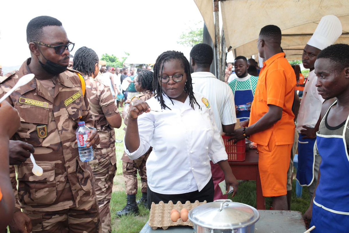 thesgmovement's tweet photo. To mark International Chef's Day on October 20th and as part of the #UniversalPlate campaign, Food For All Africa and Chefs With Purpose shared meals with 5,000 inmates at the Nsawam Medium Security Prison in Ghana's Eastern region.
@Food4AllGh

#Chefswithpurpose #UniversalPlate https://t.co/FxeqhNBRbN