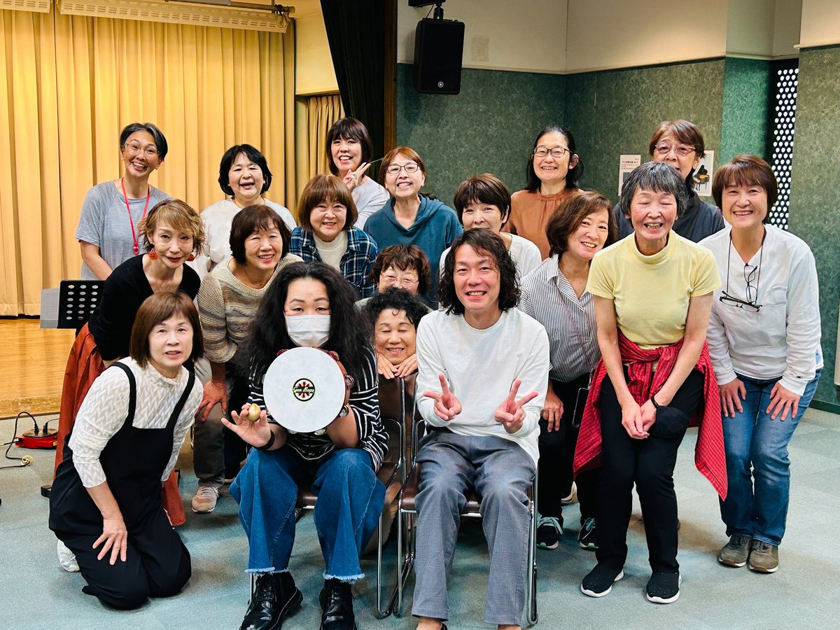 HALzzhang's tweet photo. 昨日の稲門祭に続き、今日はレッスンの #GospelMaMa
4年前には私のオリジナルをコーラスアレンジして歌ってくれた。魂は誇り高く愛を歌う❤️
https://t.co/Lhe5l7fczC
【よいやさ節】作詞作曲 #HALzzhang cho.arr☆T.nobuko(Gospel MaMa)1300人のホールの空気がどんどん研ぎ澄まされて行った❤️ https://t.co/zMdm5T1Kel
