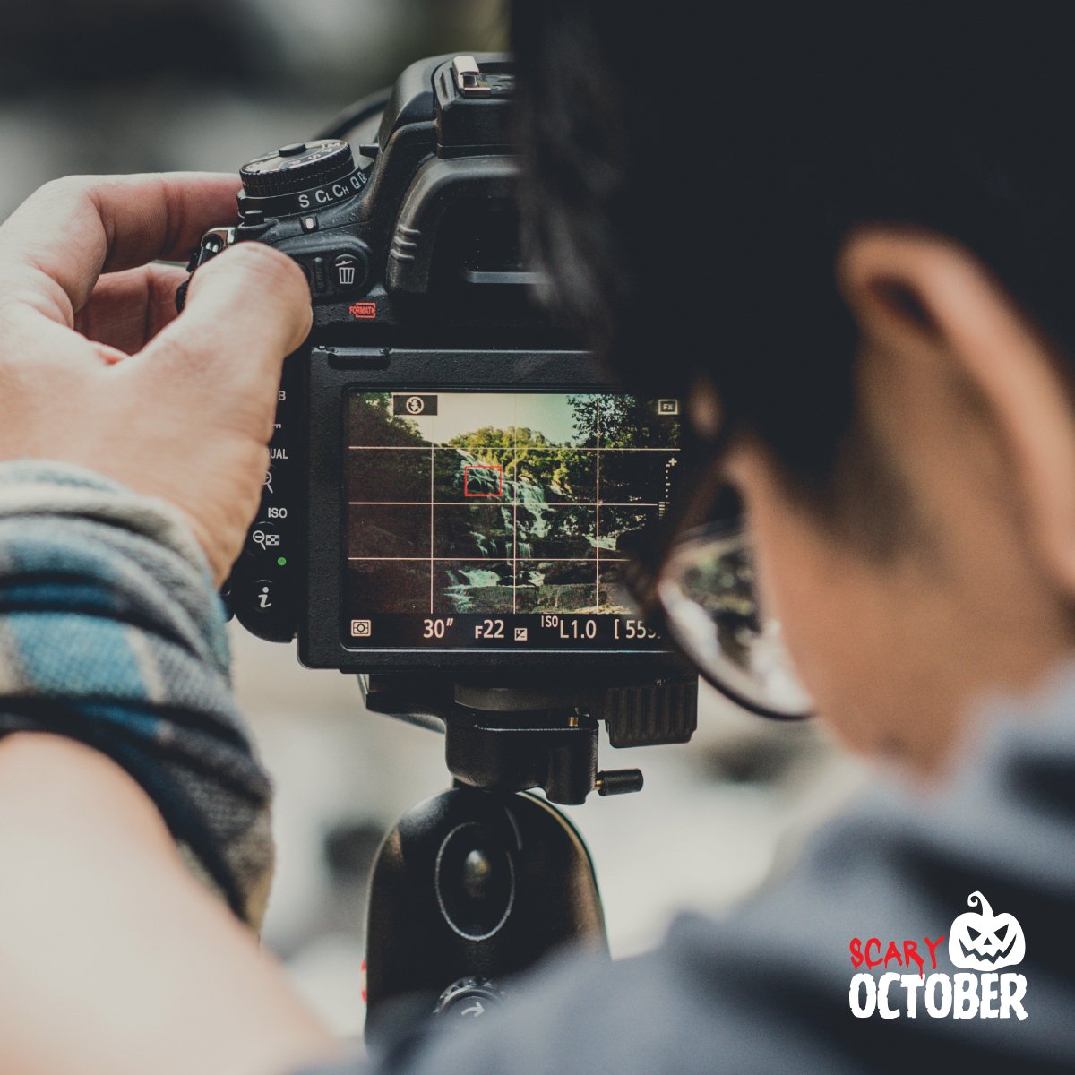 weare_indy's tweet photo. 📷 As a freelance photographer, James’ work bled into his personal life, overwhelming him.
He'd start his day with a photo shoot, rush to edit the images, and soon found himself deep into the night with a mountain of unfinished work. 👇
#scaryoctober #freelancer #growthhacking https://t.co/52pQxXrmAw