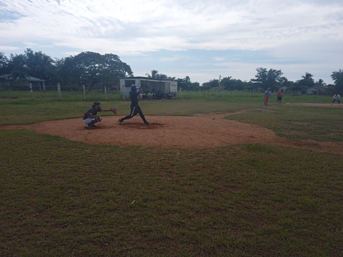 RadioSantaCruz_'s tweet photo. 🧢⚾️Para incrementar la preparación con vistas al evento provincial de la disciplina, el equipo de primera categoría de Béisbol en #SantaCruzdelSur continúa los entrenamientos
Maritza Toledo Soca, directora de la novena, señaló que los fogueos avanzan bien
https://t.co/5jK0weOMMz https://t.co/HnCVudPoJk