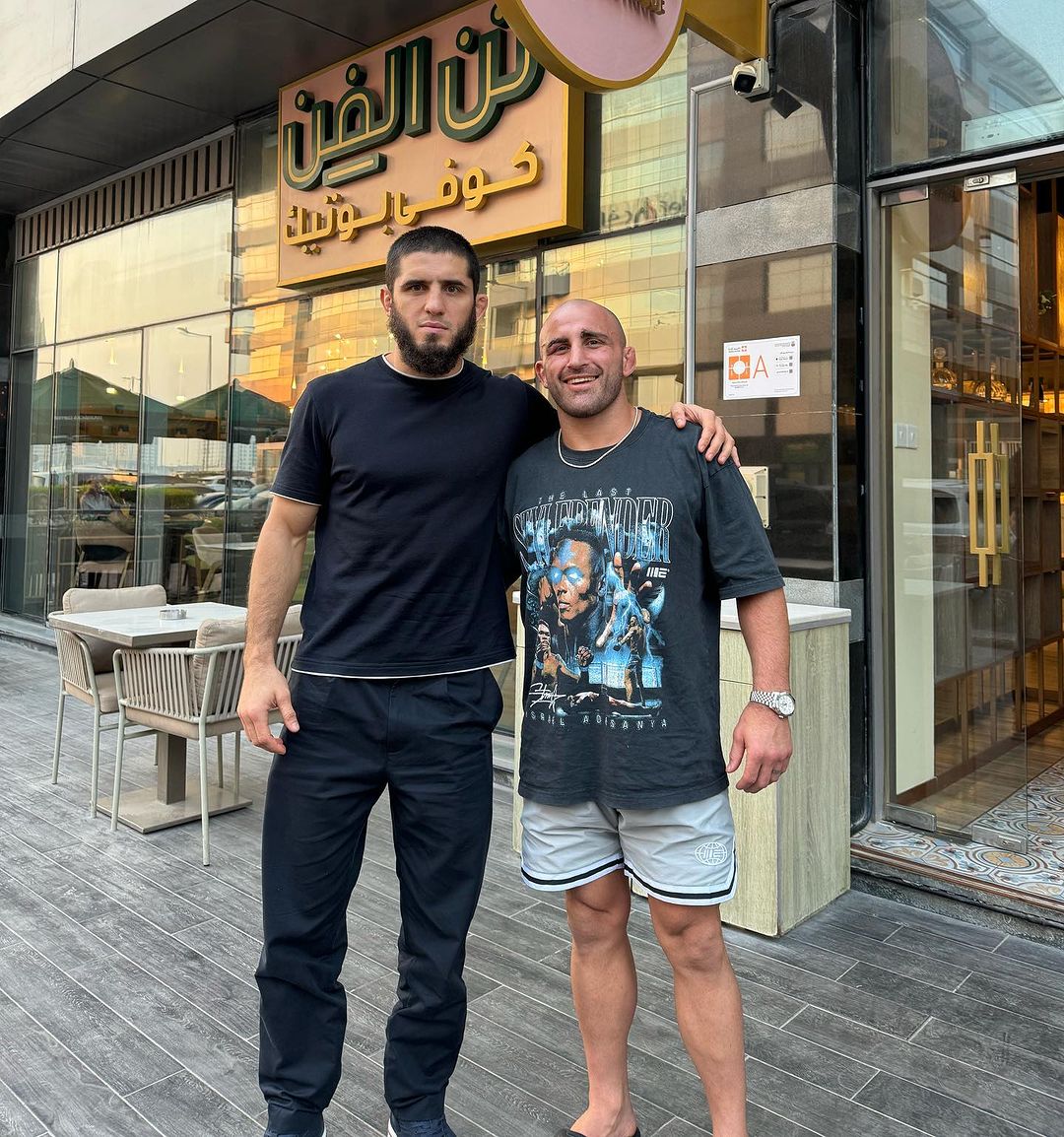 ChamatkarSandhu's tweet photo. Islam Makhachev 🤝 Alexander Volkanovski

Love to see it ❤️ https://t.co/NYYjnADuI0
