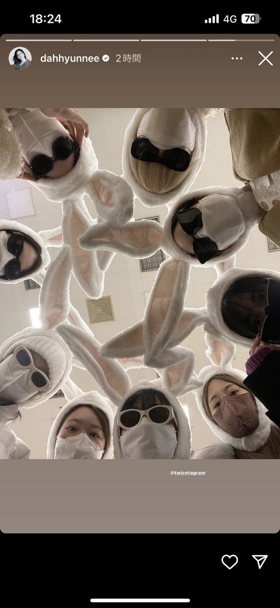 nocontext_twice's tweet photo. うさぎで帰国したTWICEまだ面白い。（可愛い）
#TWICE https://t.co/Vui2HmSyVx